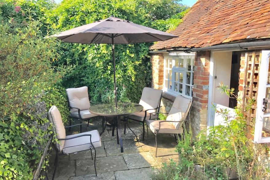 Listed 17th Century Cottage in Pretty Kentish Village Near Tenterden