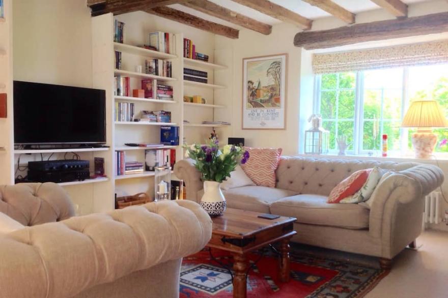 Listed 17th Century Cottage in Pretty Kentish Village Near Tenterden