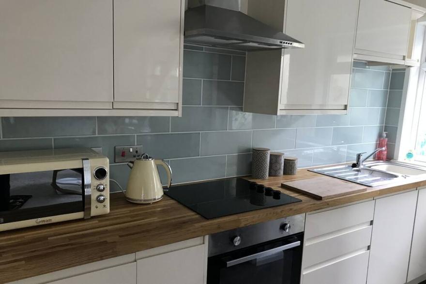 Two bedroom detached house down quiet lane in central Liskeard Cornwall