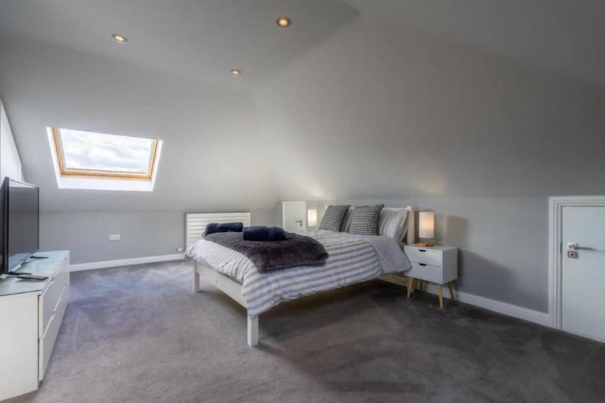 Immaculate Family sized holiday home located 10mins from beachfront!
