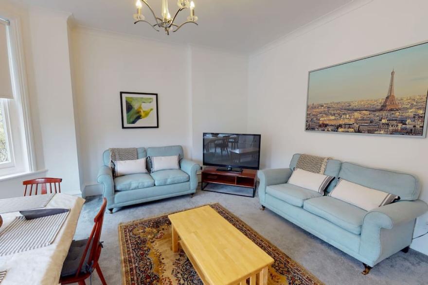 Oxford two bedroom short let apartment sleeps four.