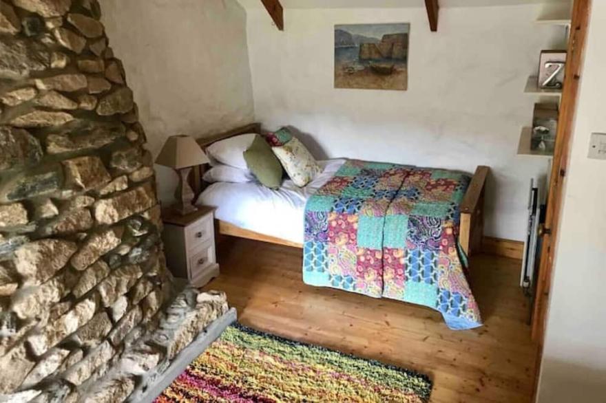 Dog friendly cottage w/woodland & lake @coskewis