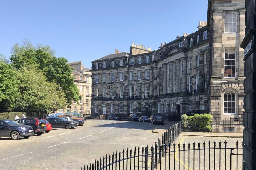 Delightful city-centre maindoor flat - bright and sunny with private courtyard