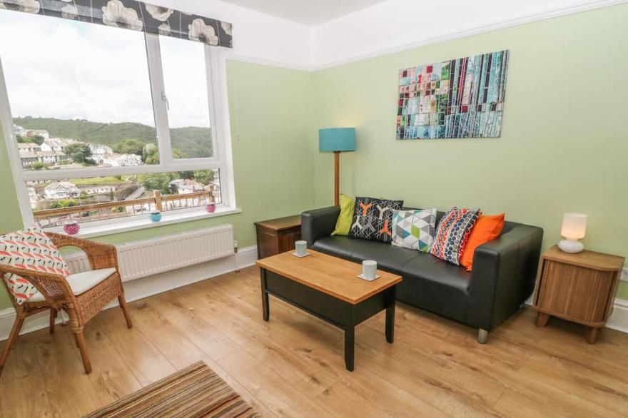 TWO TIDES COTTAGE, country holiday cottage, with a garden in Looe