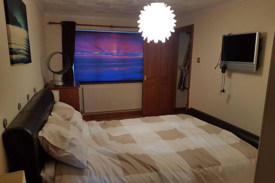 Spacious House, Just Five Minutes Walk From Beach, Perfect for Families/Surfers