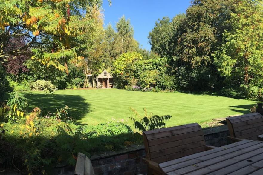 Large open plan cottage in conservation village just outside York