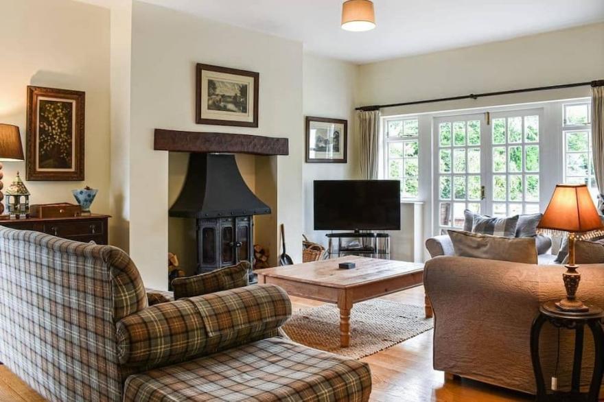 Large open plan cottage in conservation village just outside York