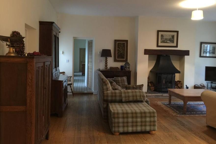Large open plan cottage in conservation village just outside York