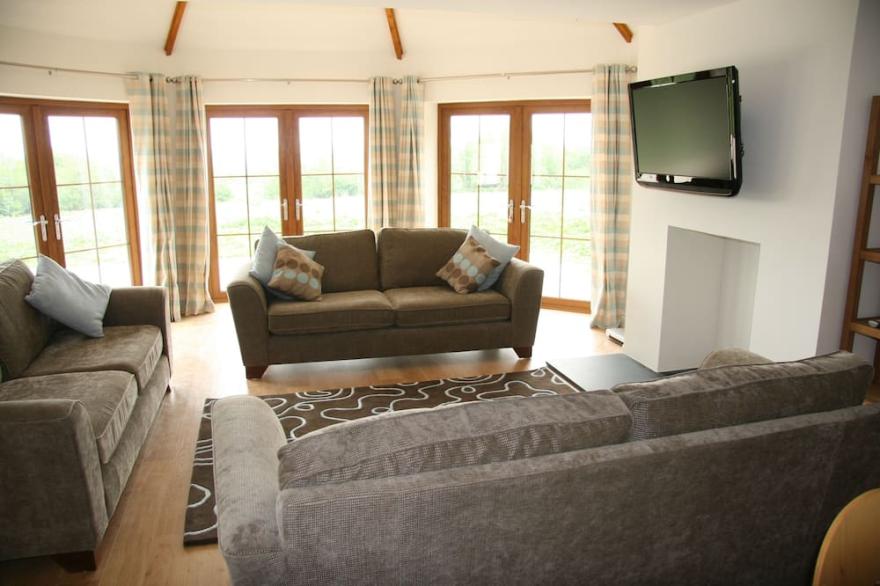 Luxury house near beaches with beautiful country views, perfect for 2 families