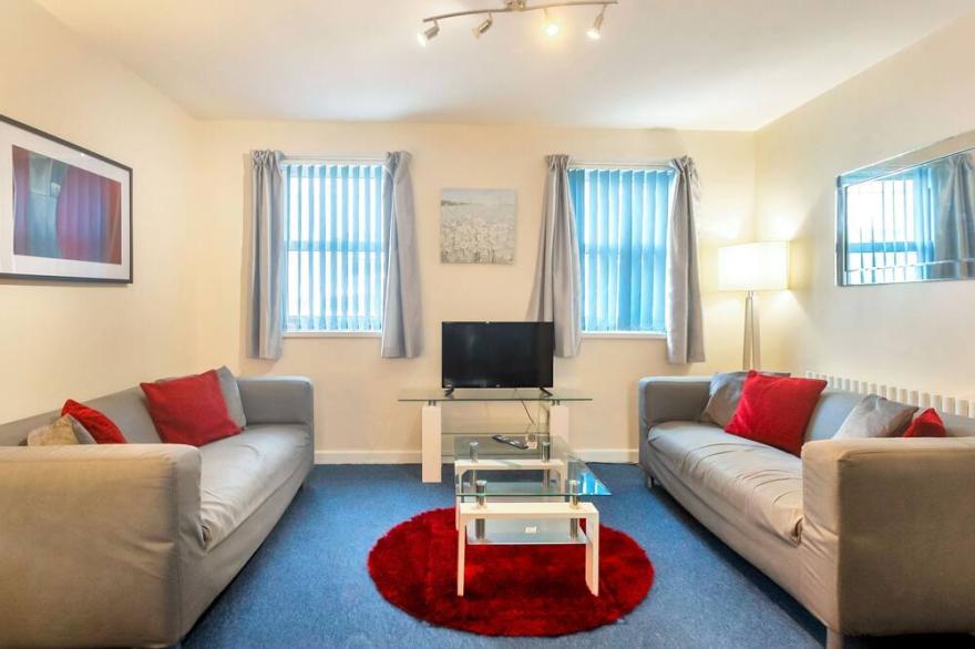 Flat 2, Cheltenham, St George's - Family Friendly 4 bedroom apartment