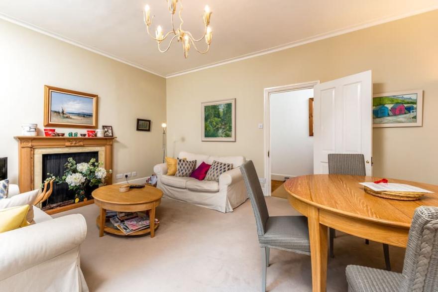 Splendid, light and spacious apartment between Fulham and Kings Rd Chelsea.