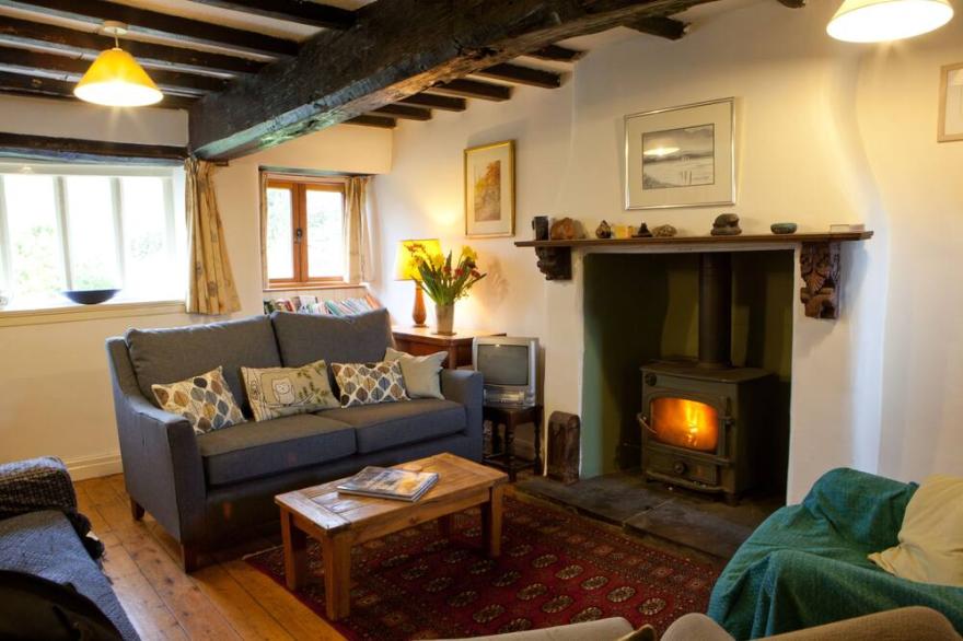Peaceful South Lakes cottage with enclosed garden close to  Coniston water.