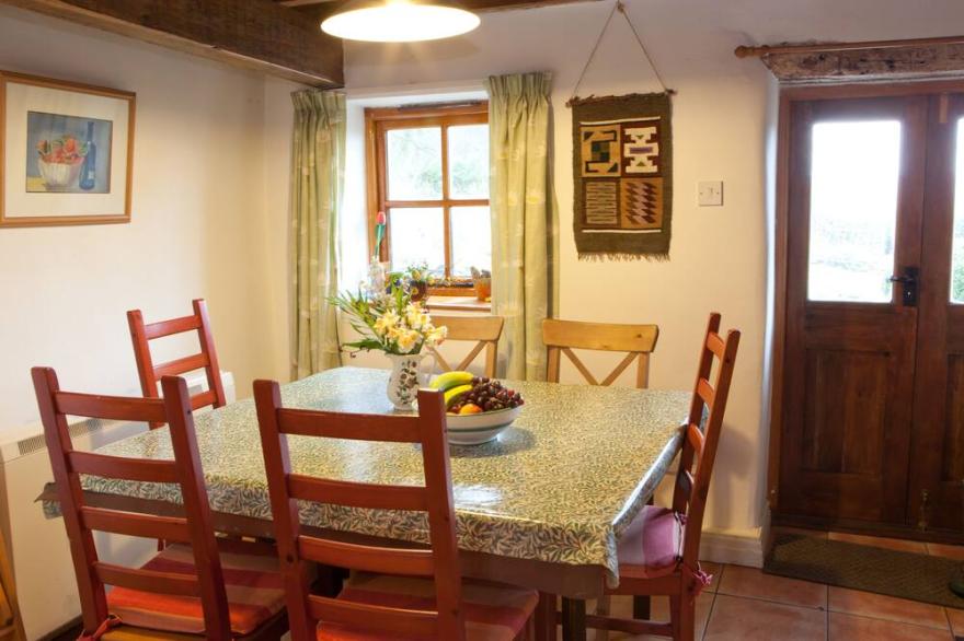 Peaceful South Lakes cottage with enclosed garden close to  Coniston water.