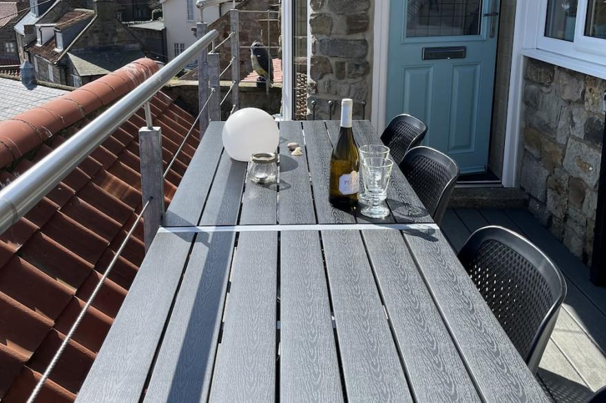 Top Gallant Holiday Cottage Runswick Bay with great beach and sea views