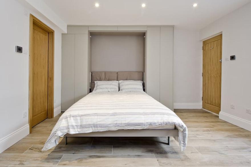 Stylish Notting Hill Studio Flat that can sleep 4 people