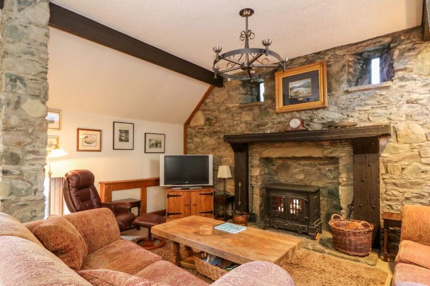 THE STEADING, family friendly, character holiday cottage in Lochawe