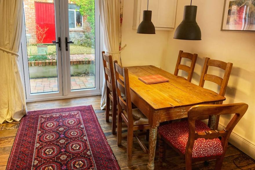 Corner Cottage 1 mile from Ballygally and Antrim Coast Rd