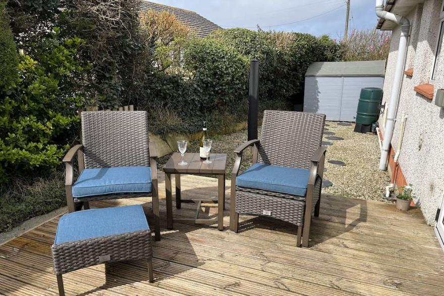 Dog friendly bungalow with EV charger, a short walk to St Merryn village centre
