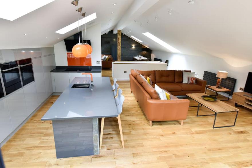 Stunning, Luxury Lodge - 300m from Lake Coniston - Sleeps 8