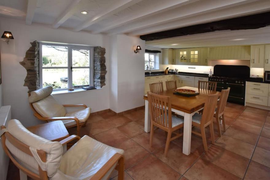 Beautiful cottage located in a delightful, quiet spot in the centre of Croyde