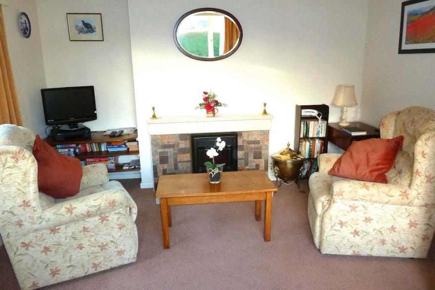 Detached Bungalow In Large Lawned Garden With Old Orchard. Non-smoking Property