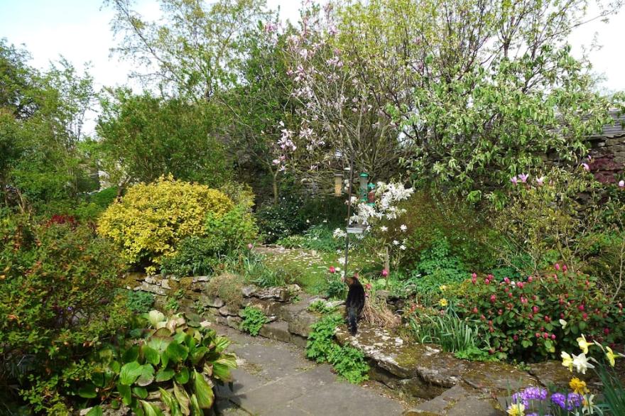 Secluded 18c Cottage In Yorkshire Dales National Park In Pretty Walled Garden