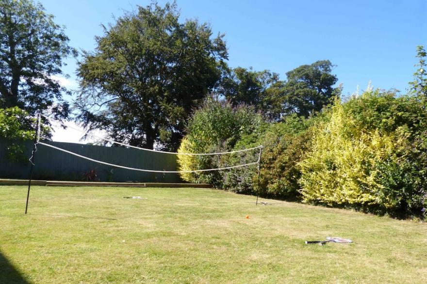 Luxury 4 bedroom North Norfolk cottage in lovely coastal village location