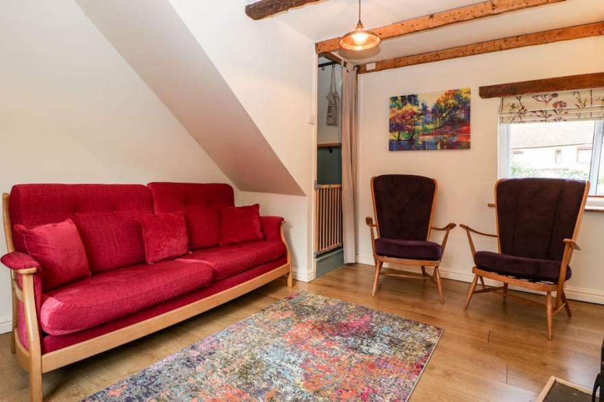 TINMANS COTTAGE, pet friendly, character holiday cottage in Lydbrook