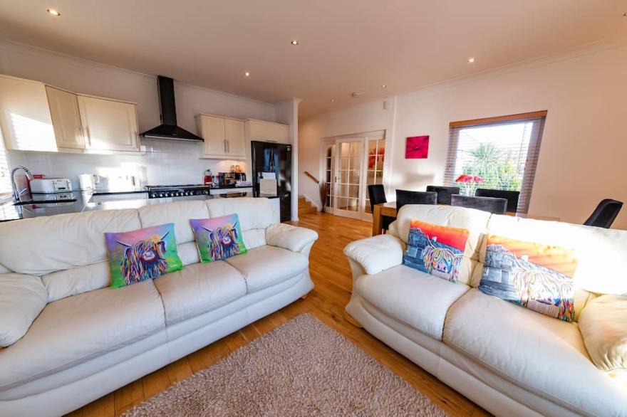 Modern, open, comfortable home within walking distance of Golf courses and beach