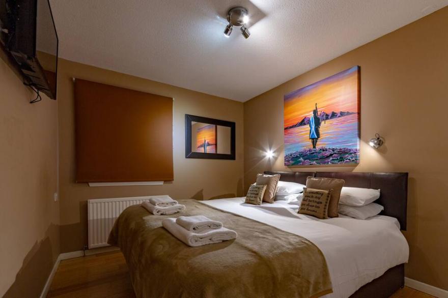 Modern, open, comfortable home within walking distance of Golf courses and beach