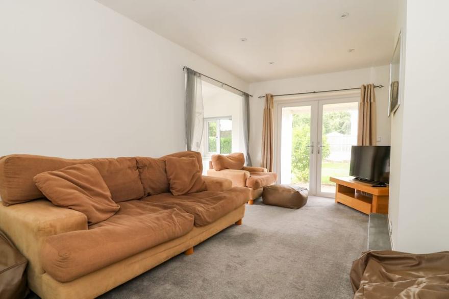 INGLENOOK, pet friendly, character holiday cottage in Ripon