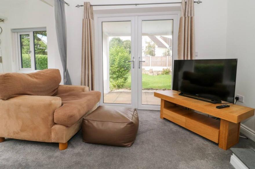 INGLENOOK, pet friendly, character holiday cottage in Ripon