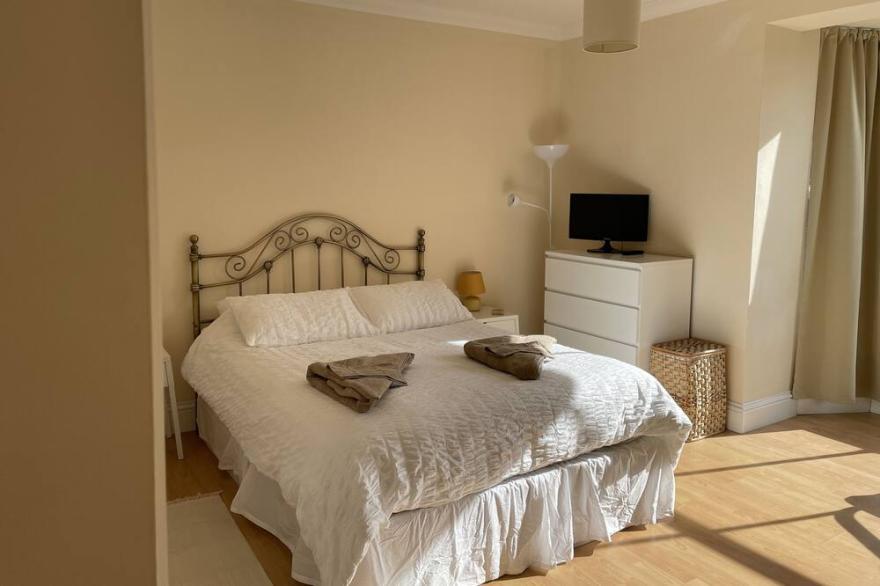 High Street location Maisonette