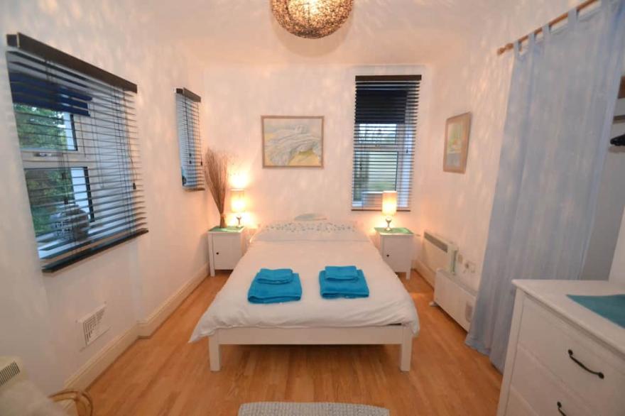 3 Bed Ground floor apertment minutes from the Beach!