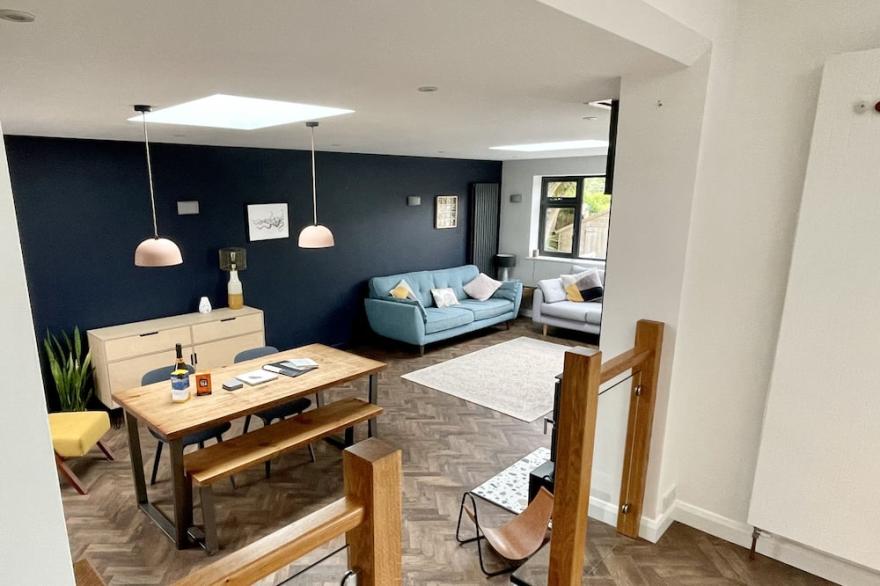 Modern spacious 3 bed house close to the beach