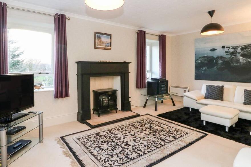 BURNSIDE HOUSE, family friendly, with a garden in Lochawe