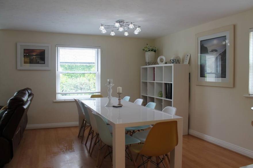 LUXURY PENTHOUSE APARTMENT ALONG  ILFRACOMBE SEAFRONT! GREAT FOR FAMILIES !