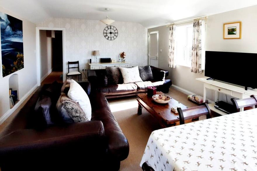 Down Cottage - Sea Views (Hot Tub included in price)
