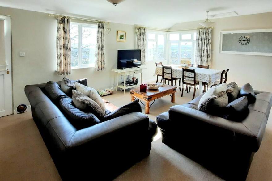 Down Cottage - Sea Views (Hot Tub included in price)