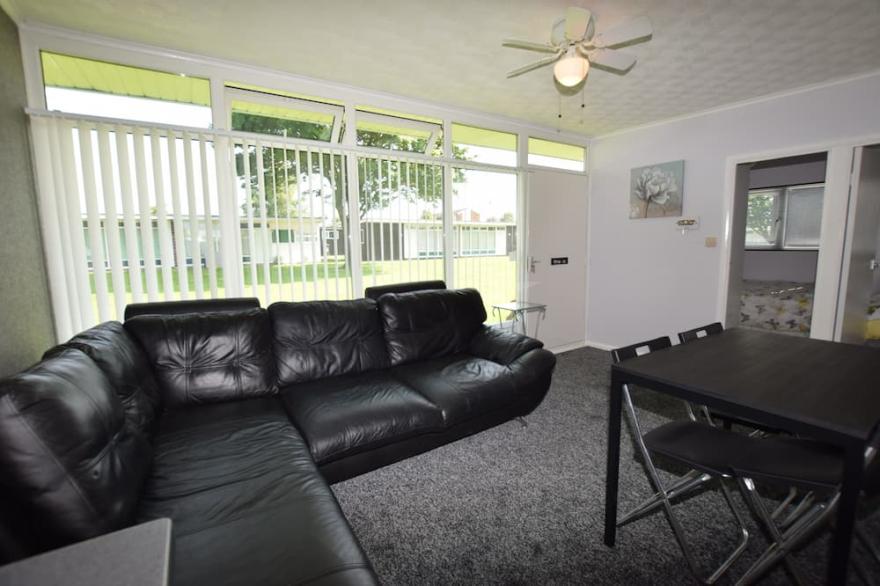 Delightful chalet based on broadside chalet park, Norfolk,near the broads & sea