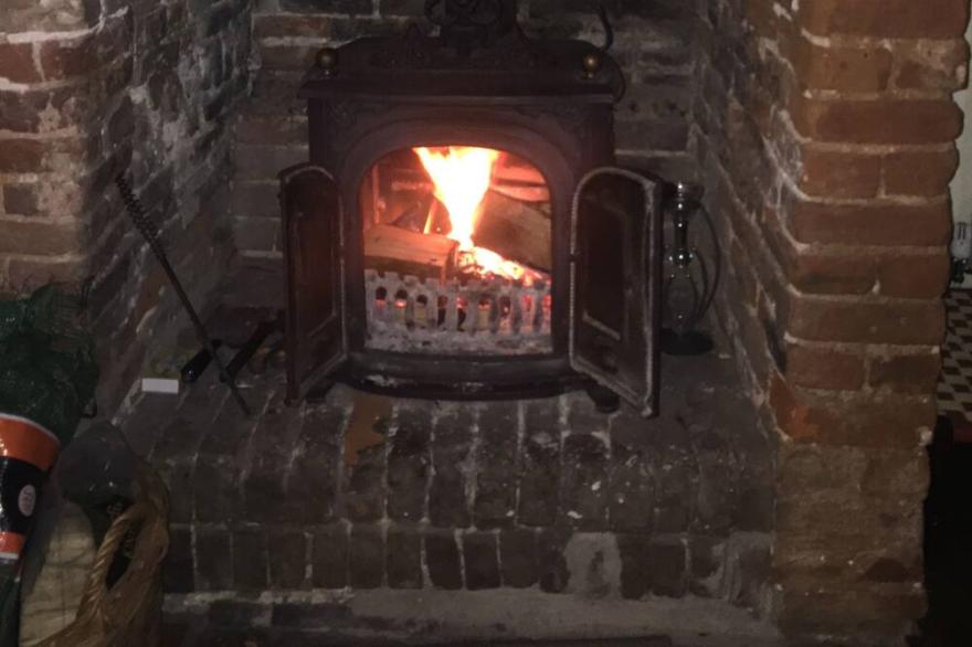 Cottage by the coast, Open plan living, wi-fi, dog friendly