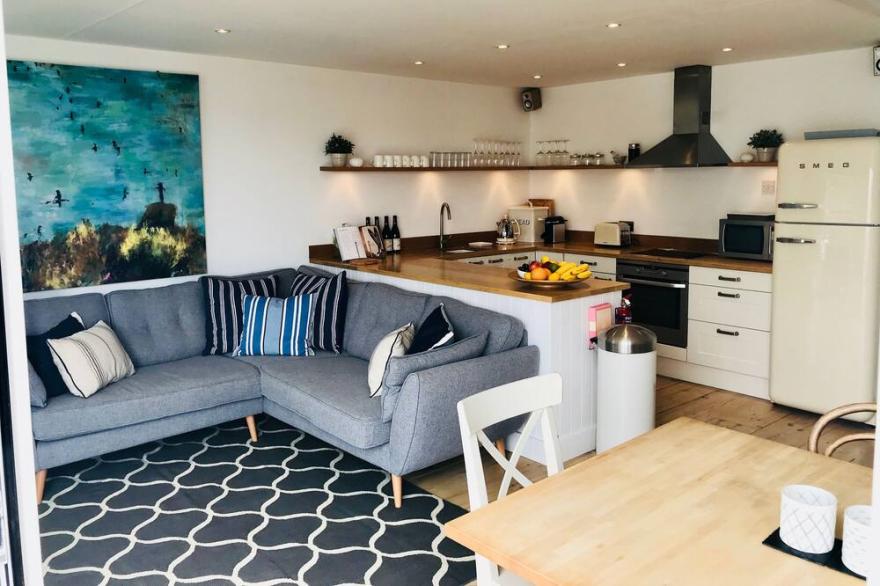 Rock Cottage with Stunning Estuary Views