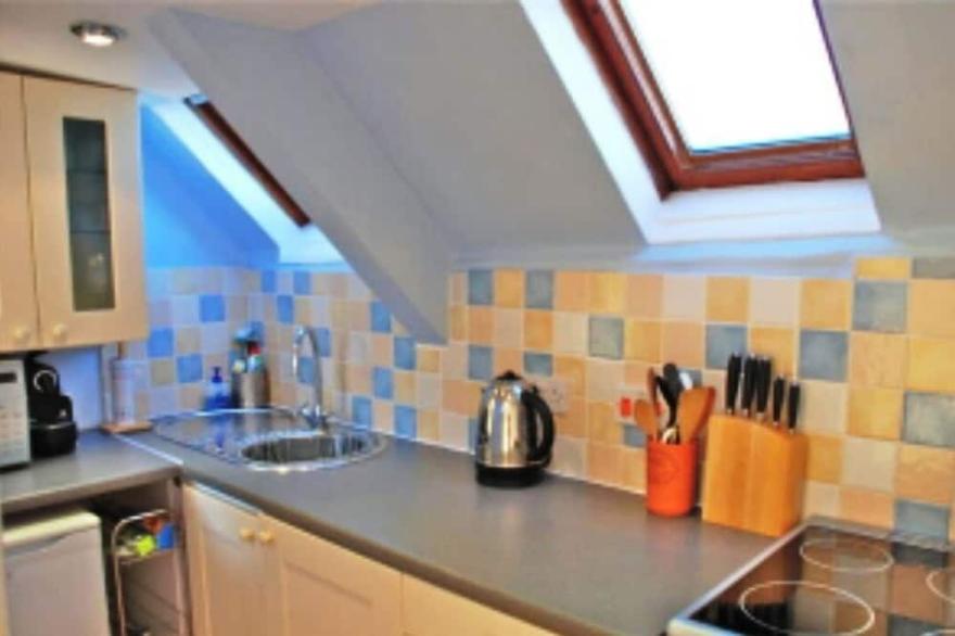 Breathtaking Sea Views, Private Outdoor Terrace, free WiFi, Dartmouth nearby