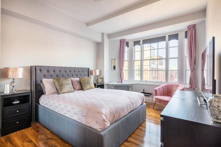 WONDERFUL TWO BEDROOM APARTMENT OFFERING CONTEMPORARY LIVING IN HYDE PARK III