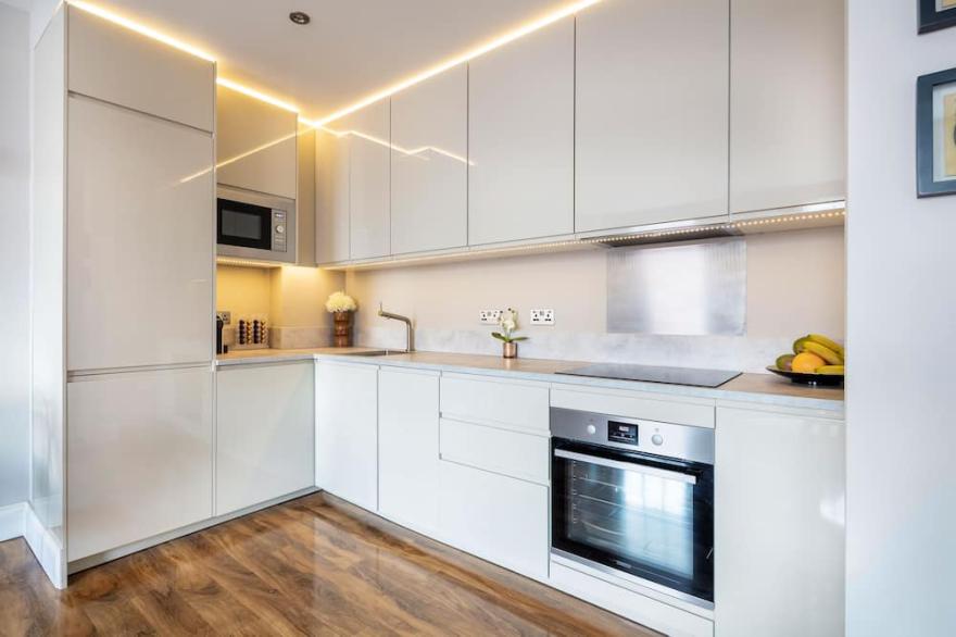 WONDERFUL TWO BEDROOM APARTMENT OFFERING CONTEMPORARY LIVING IN HYDE PARK III