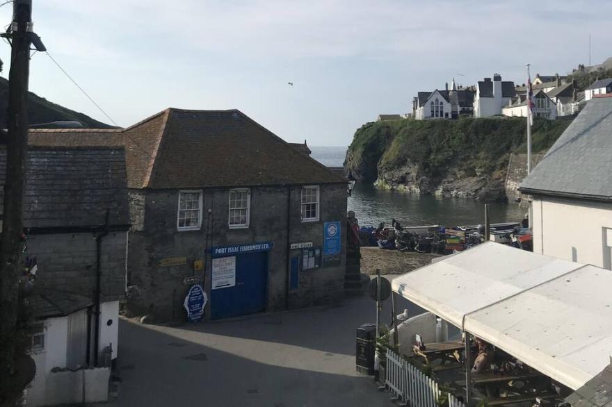 A charming fisherman's cottage in picturesque  Port  Isaac harbour ...