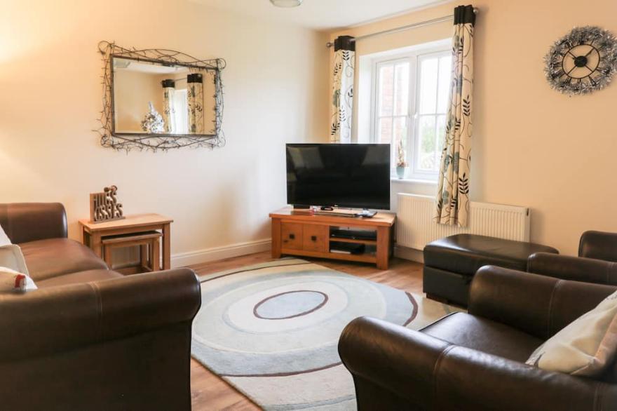 ACEGRACE PLACE, pet friendly, with pool in The Bay - Filey