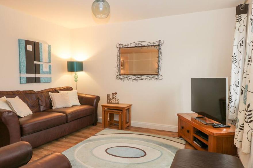 ACEGRACE PLACE, pet friendly, with pool in The Bay - Filey