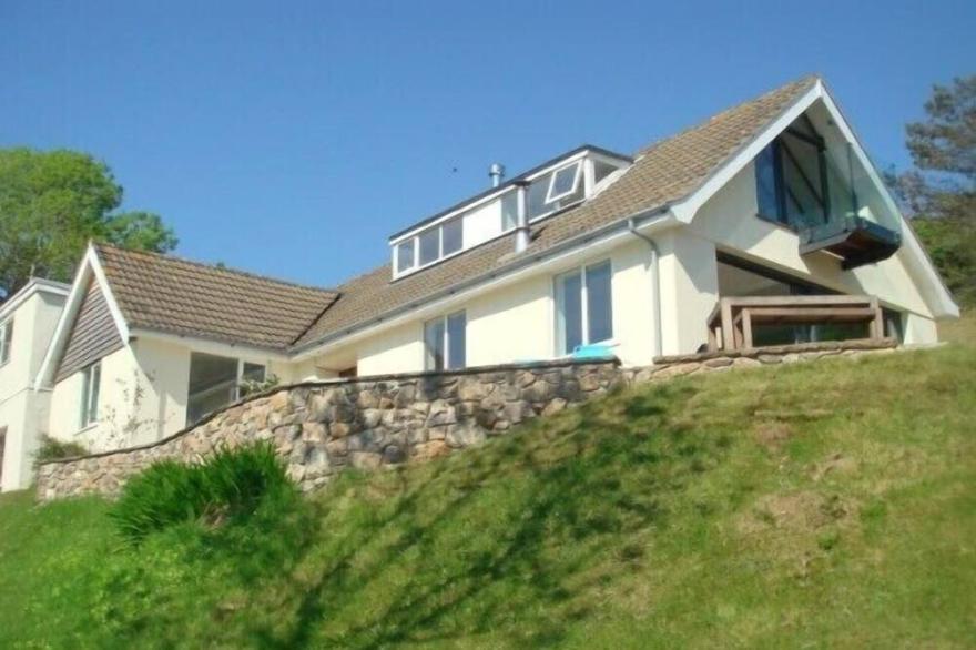 Ideal location for families who like sandy beaches and dramatic coastal scenery