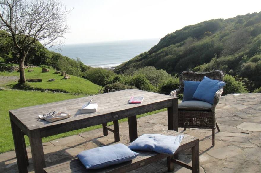 Ideal location for families who like sandy beaches and dramatic coastal scenery